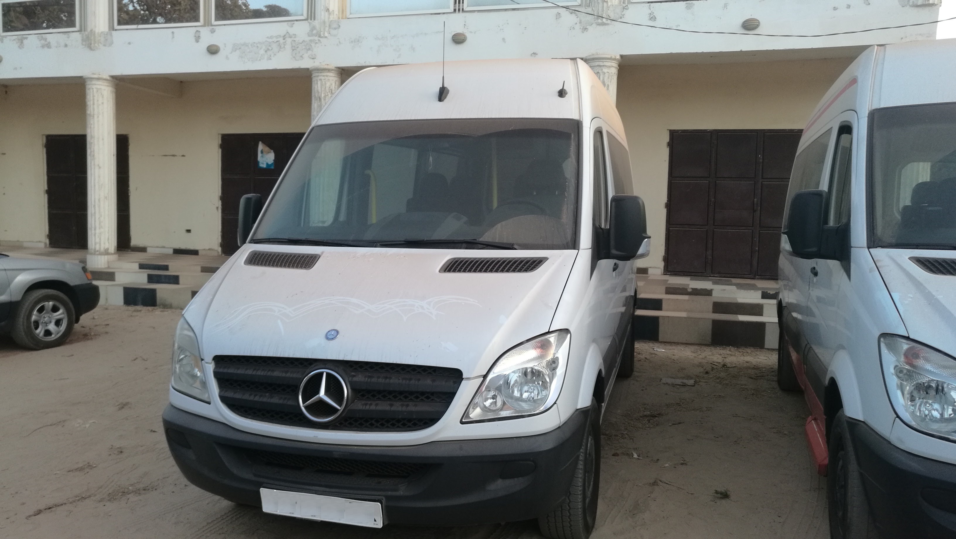 Minibus-Mercedes-Blanc-17-places