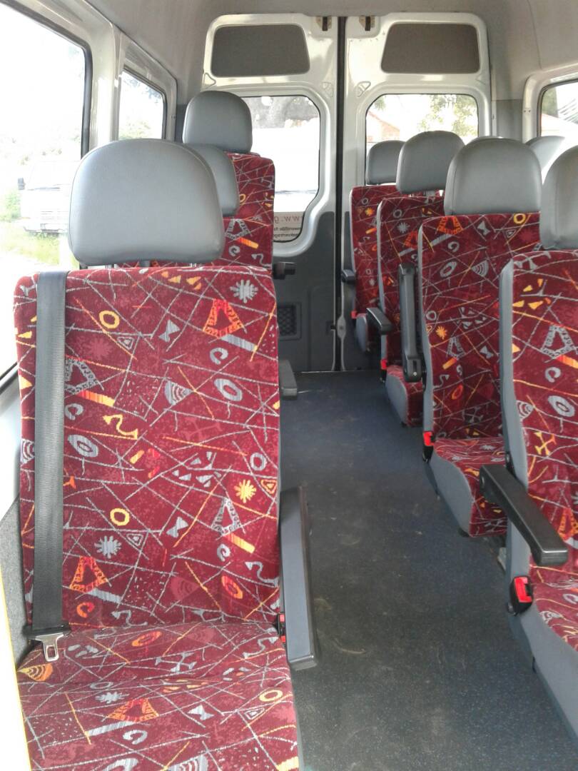 Minibus-Mercedes-Blanc-17-places