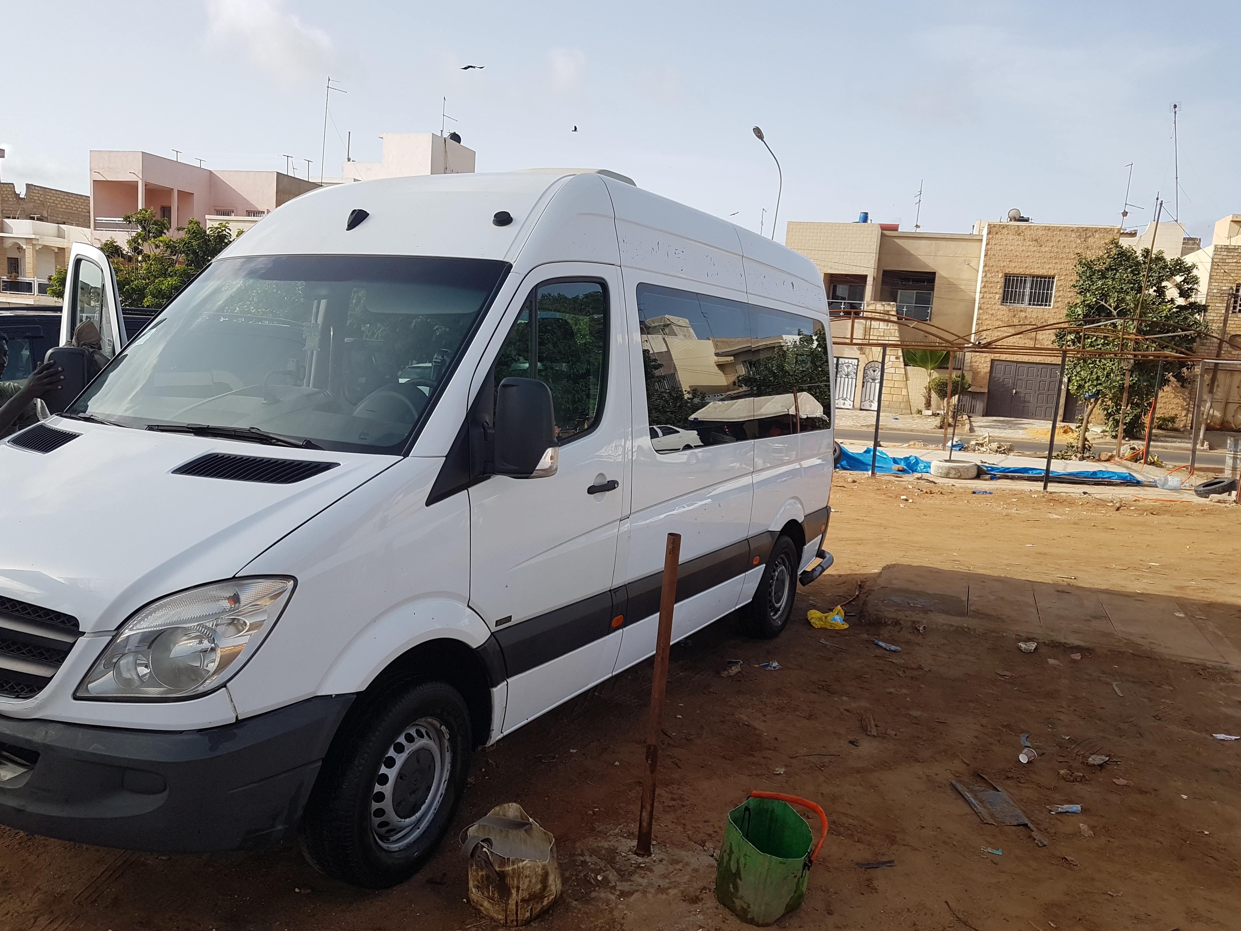 Minibus-Mercedes-Blanc-17-places