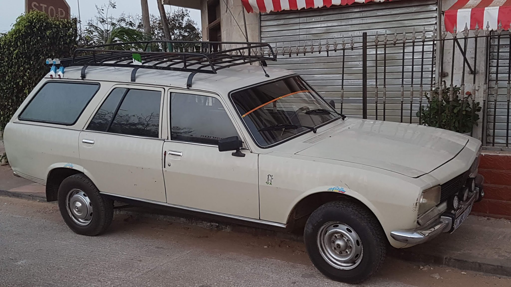 Peugeot-504---7-PLACES